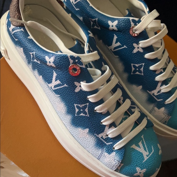 Authentic Louis Vuitton sneakers - Picture 4 of 4